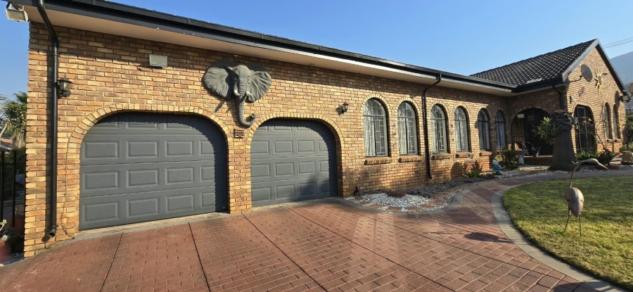 5 Bedroom Property for Sale in Mountain View Gauteng