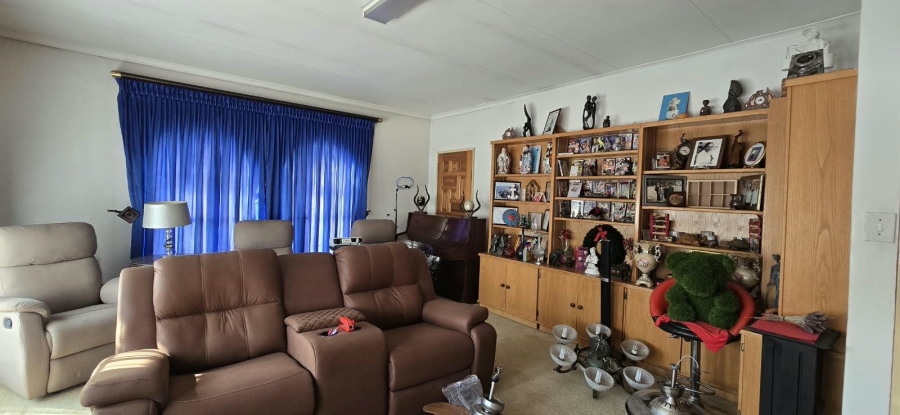 5 Bedroom Property for Sale in Mountain View Gauteng