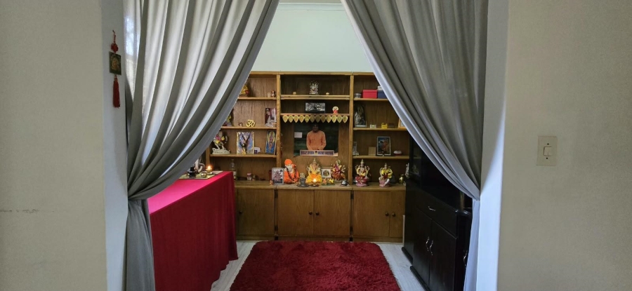 5 Bedroom Property for Sale in Mountain View Gauteng
