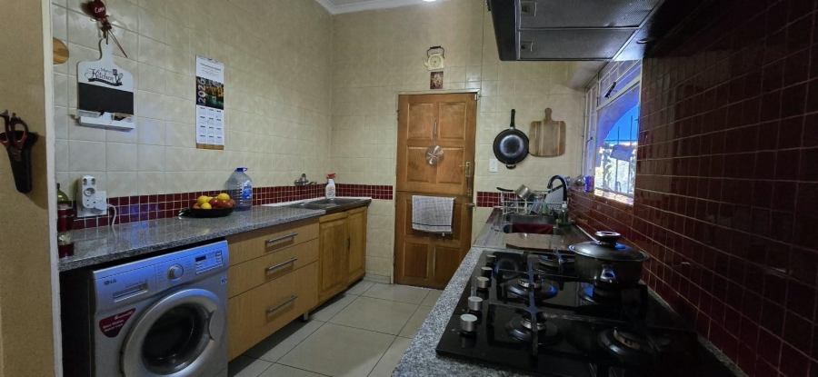 5 Bedroom Property for Sale in Mountain View Gauteng