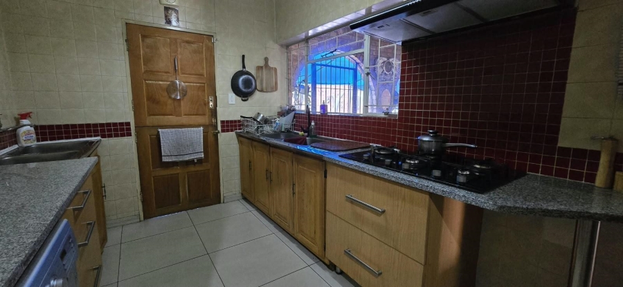 5 Bedroom Property for Sale in Mountain View Gauteng