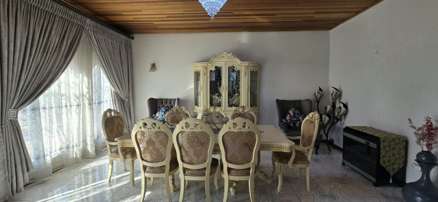5 Bedroom Property for Sale in Mountain View Gauteng