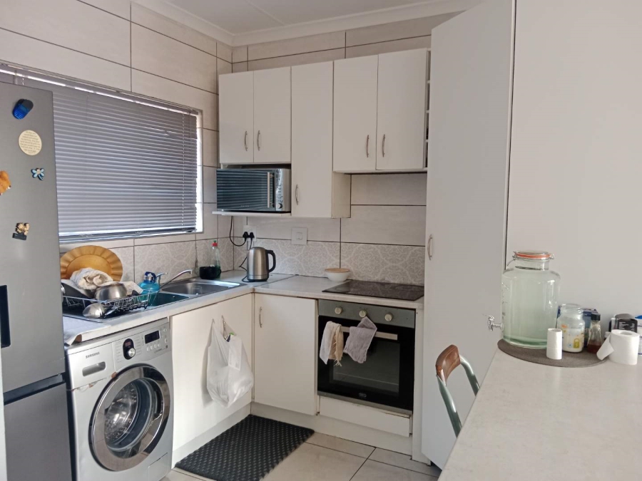 To Let 3 Bedroom Property for Rent in Sunnyrock Gauteng