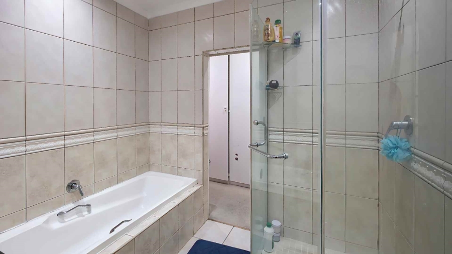 To Let 2 Bedroom Property for Rent in Sandown Gauteng