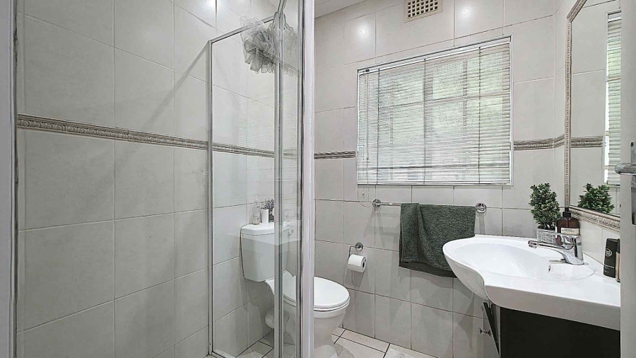 To Let 2 Bedroom Property for Rent in Sandown Gauteng