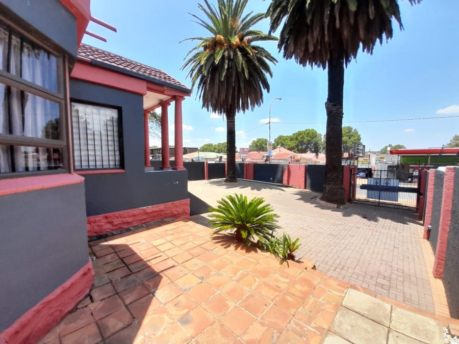 10 Bedroom Property for Sale in Bertrams Gauteng