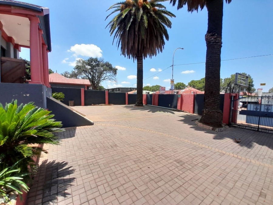 10 Bedroom Property for Sale in Bertrams Gauteng