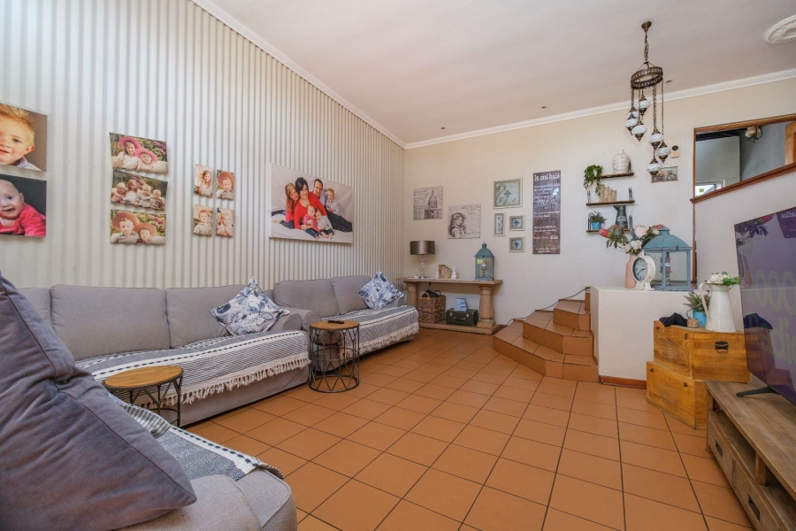 5 Bedroom Property for Sale in Eldoraigne Gauteng
