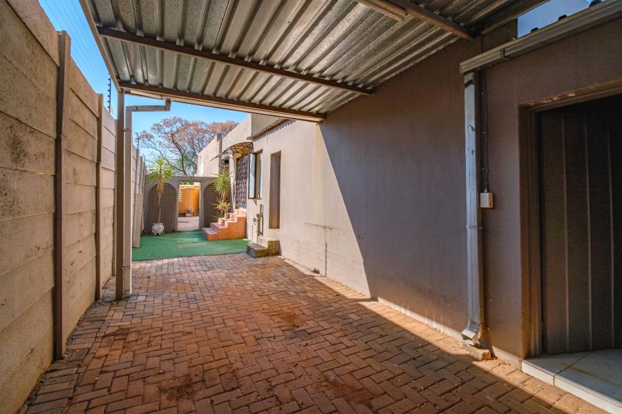 5 Bedroom Property for Sale in Eldoraigne Gauteng