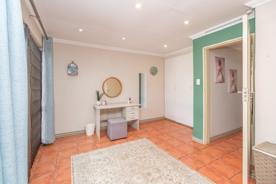 5 Bedroom Property for Sale in Eldoraigne Gauteng