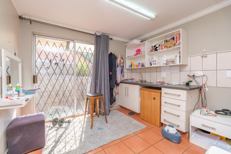 5 Bedroom Property for Sale in Eldoraigne Gauteng