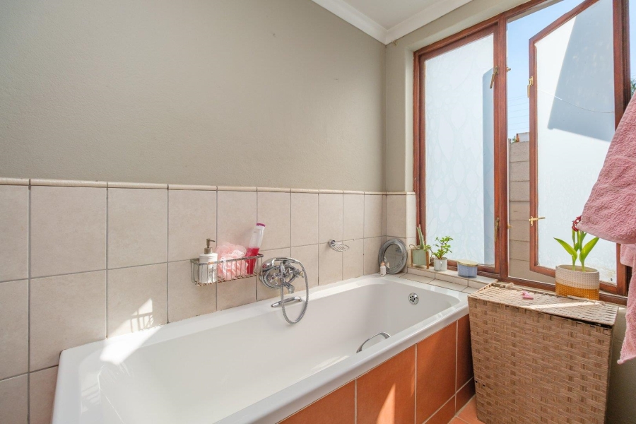5 Bedroom Property for Sale in Eldoraigne Gauteng