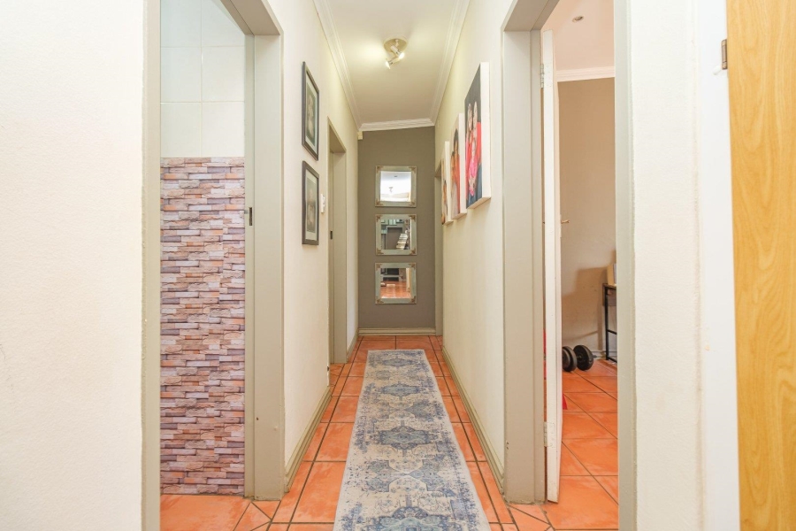 5 Bedroom Property for Sale in Eldoraigne Gauteng