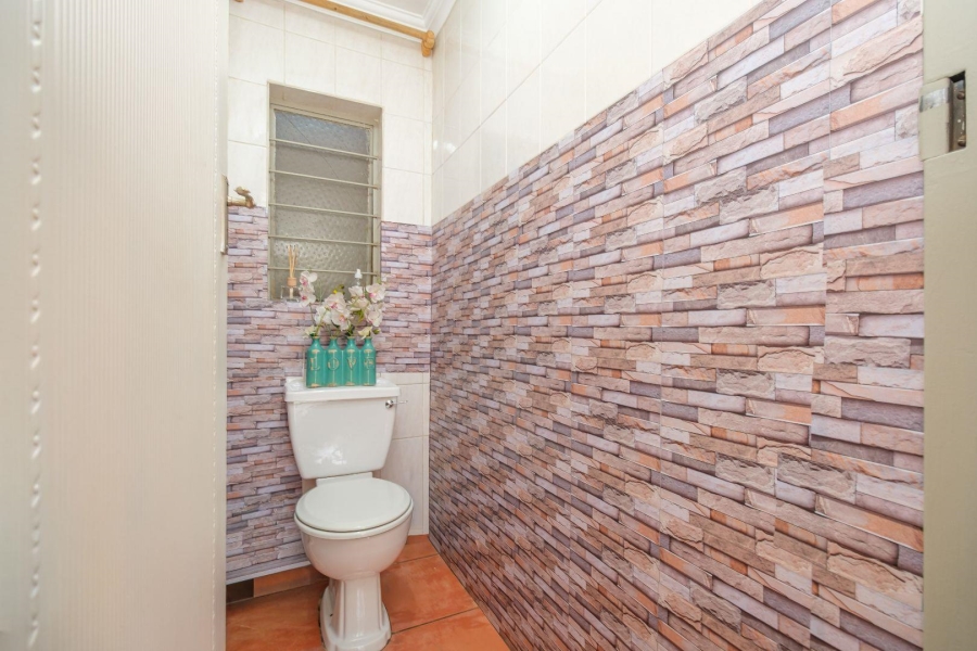 5 Bedroom Property for Sale in Eldoraigne Gauteng