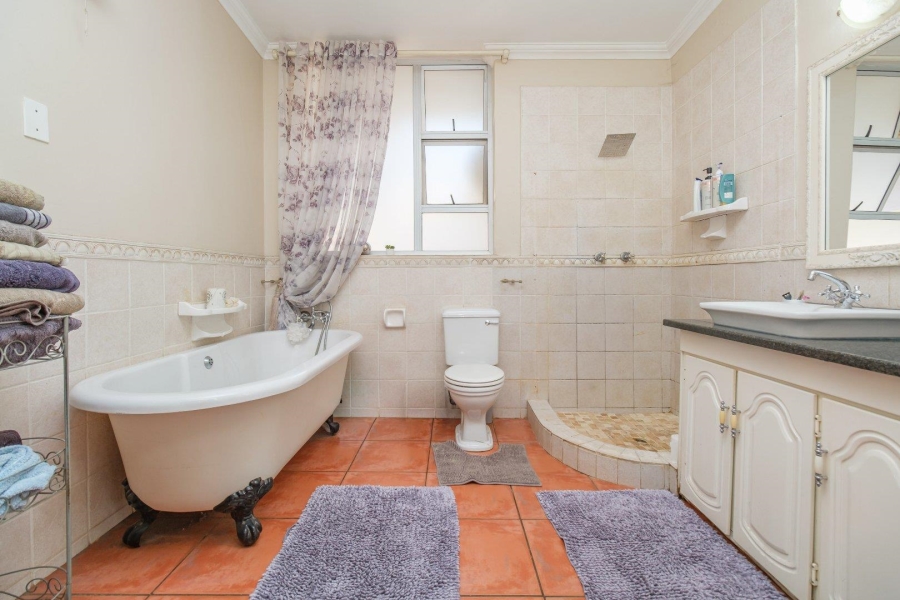 5 Bedroom Property for Sale in Eldoraigne Gauteng