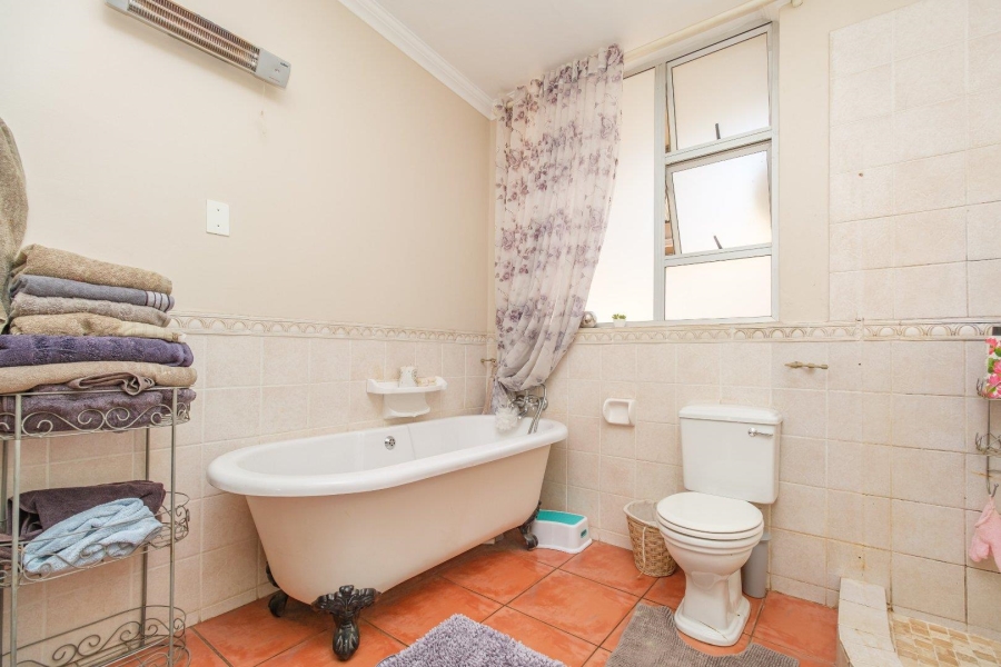 5 Bedroom Property for Sale in Eldoraigne Gauteng