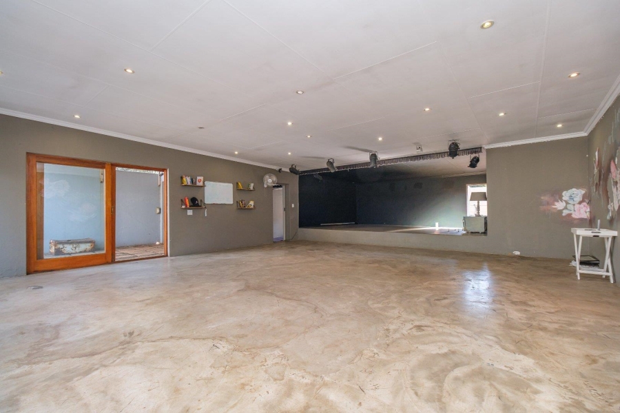 5 Bedroom Property for Sale in Eldoraigne Gauteng