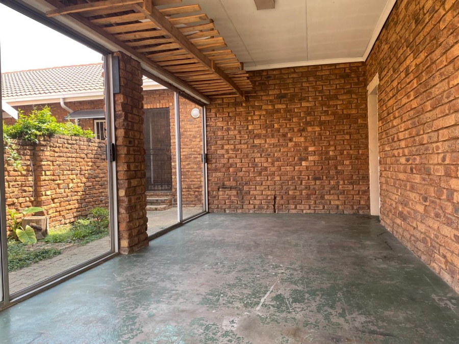 To Let 2 Bedroom Property for Rent in Norkem Park Gauteng