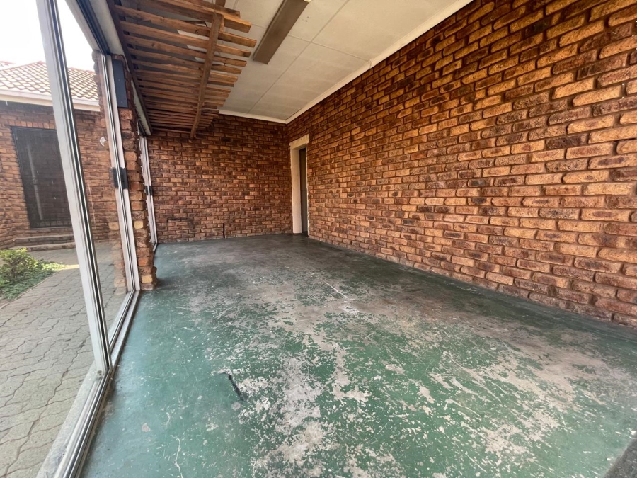 To Let 2 Bedroom Property for Rent in Norkem Park Gauteng