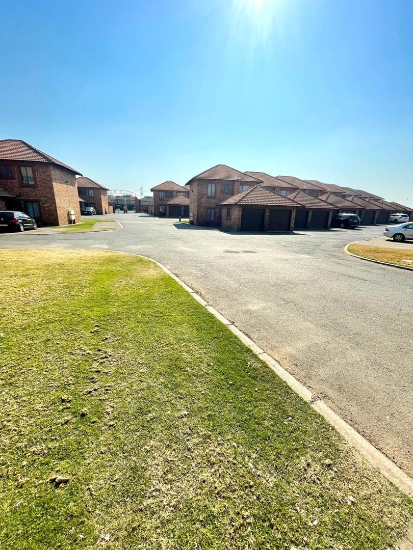 3 Bedroom Property for Sale in Edleen Gauteng