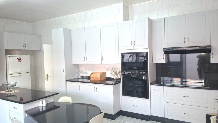 6 Bedroom Property for Sale in Glenhazel Gauteng