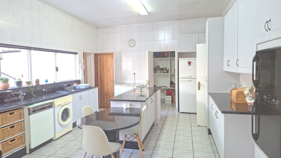 6 Bedroom Property for Sale in Glenhazel Gauteng