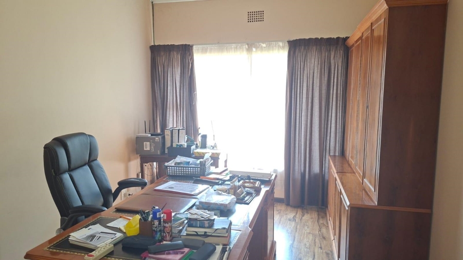 6 Bedroom Property for Sale in Glenhazel Gauteng