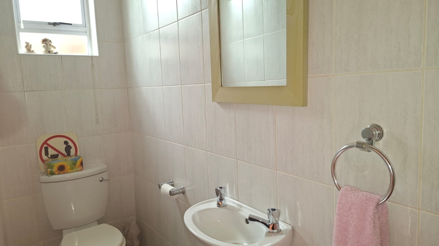 6 Bedroom Property for Sale in Glenhazel Gauteng