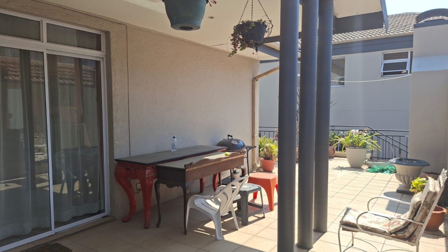 6 Bedroom Property for Sale in Glenhazel Gauteng