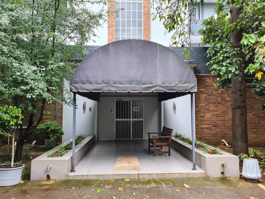 To Let 2 Bedroom Property for Rent in Illovo Gauteng