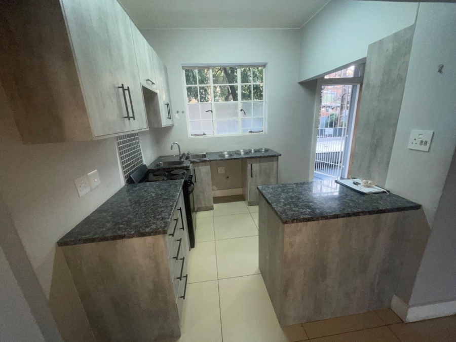 To Let 2 Bedroom Property for Rent in Illovo Gauteng
