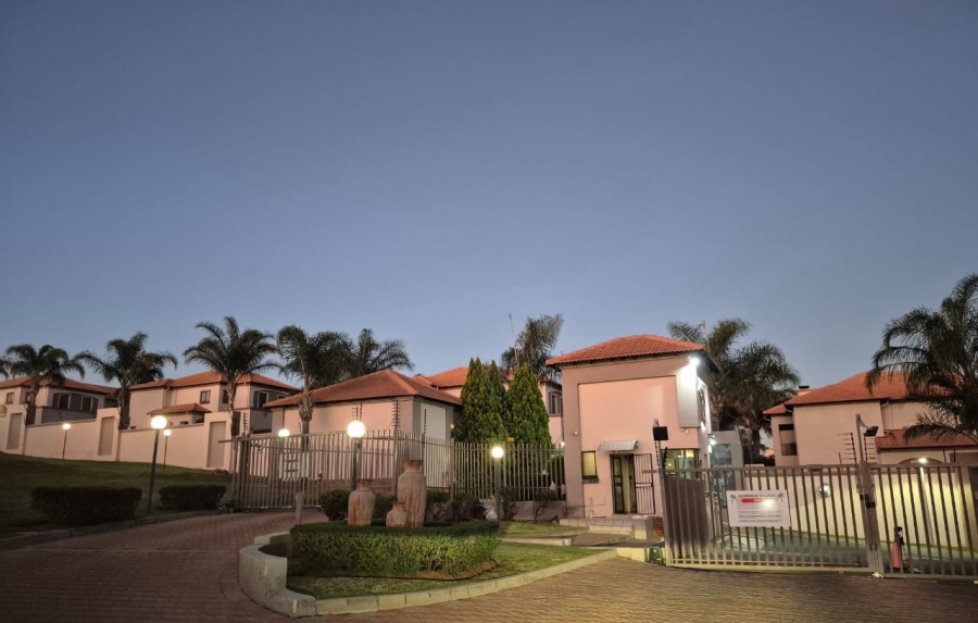 To Let 2 Bedroom Property for Rent in Glenvista Gauteng