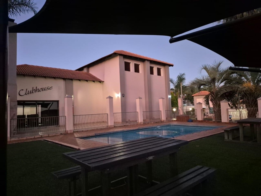 To Let 2 Bedroom Property for Rent in Glenvista Gauteng