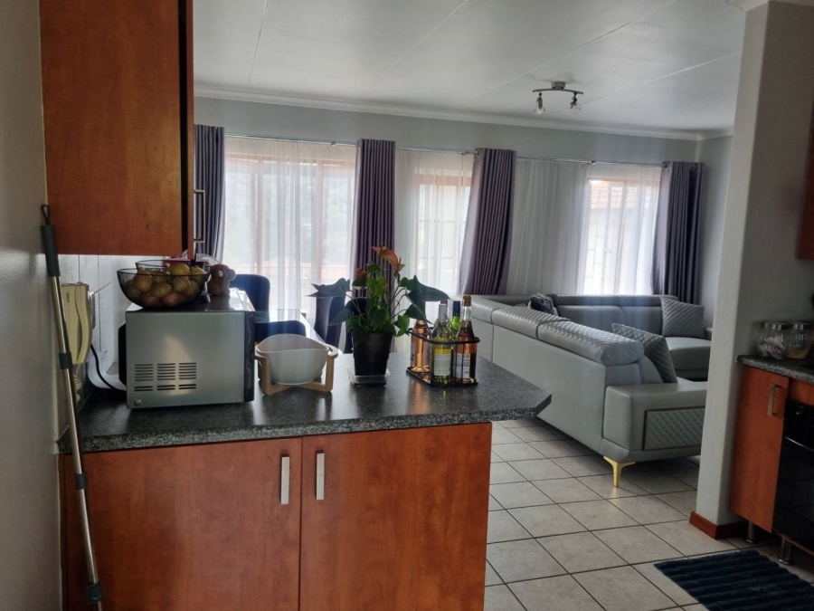 To Let 2 Bedroom Property for Rent in Glenvista Gauteng