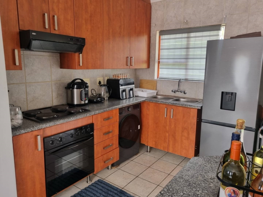 To Let 2 Bedroom Property for Rent in Glenvista Gauteng