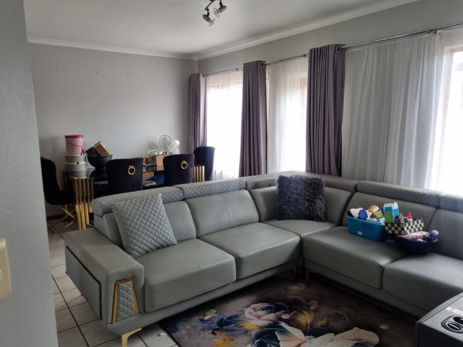 To Let 2 Bedroom Property for Rent in Glenvista Gauteng