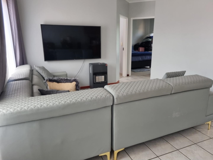 To Let 2 Bedroom Property for Rent in Glenvista Gauteng