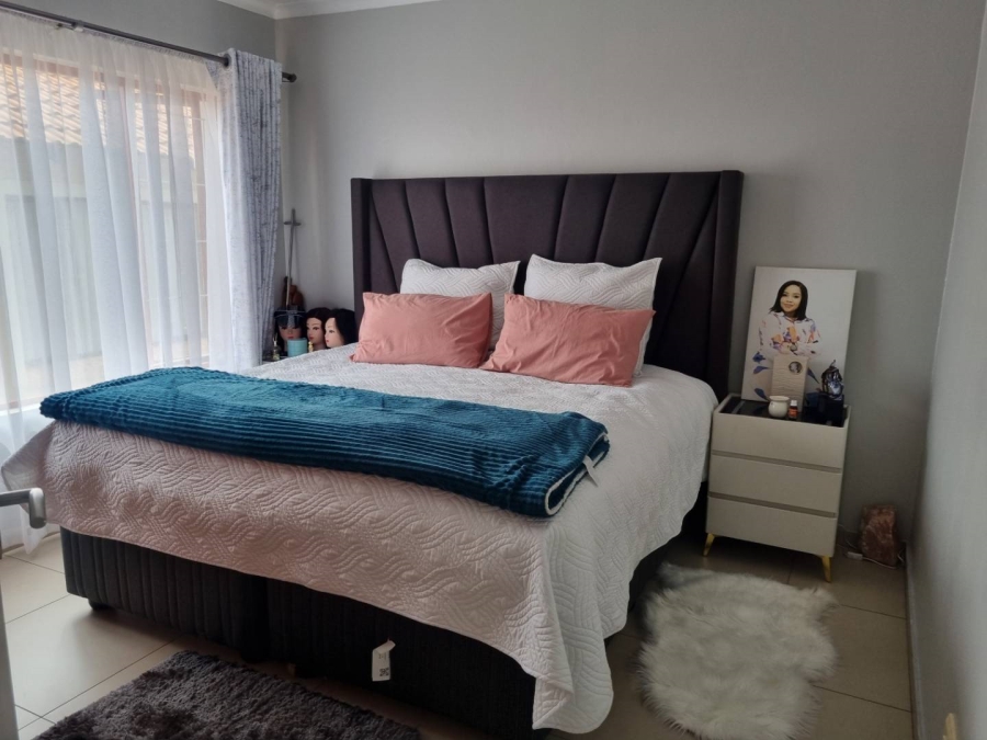 To Let 2 Bedroom Property for Rent in Glenvista Gauteng