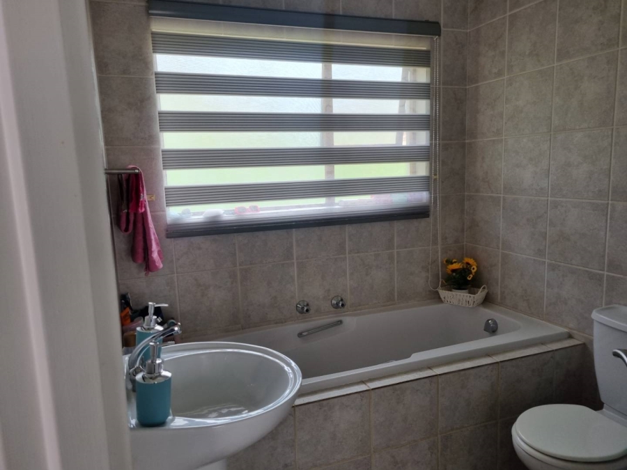 To Let 2 Bedroom Property for Rent in Glenvista Gauteng