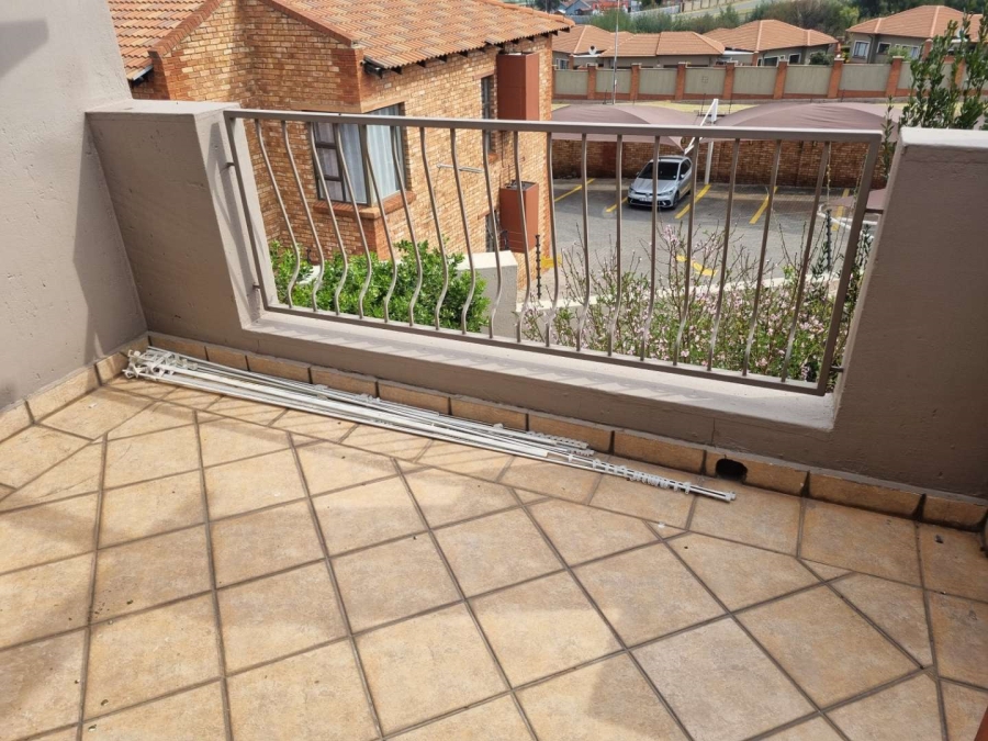 To Let 2 Bedroom Property for Rent in Glenvista Gauteng
