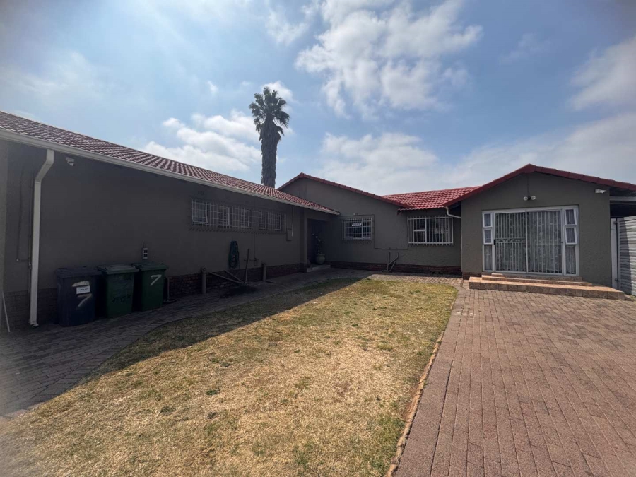 3 Bedroom Property for Sale in Verwoerdpark Gauteng