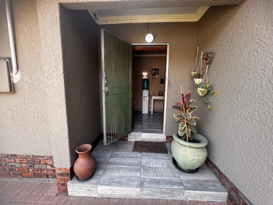 3 Bedroom Property for Sale in Verwoerdpark Gauteng