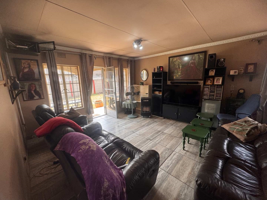 3 Bedroom Property for Sale in Verwoerdpark Gauteng