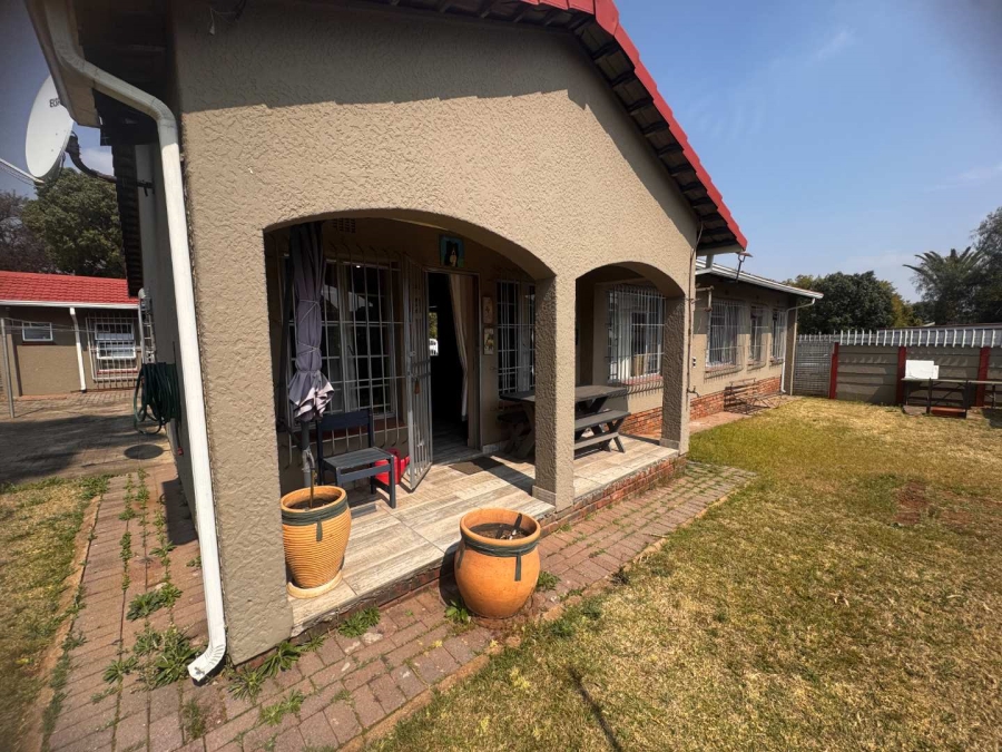 3 Bedroom Property for Sale in Verwoerdpark Gauteng