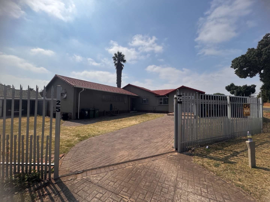 3 Bedroom Property for Sale in Verwoerdpark Gauteng