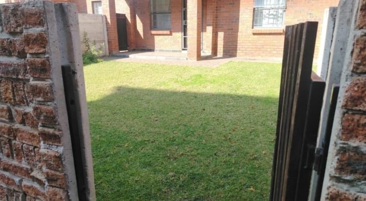 2 Bedroom Property for Sale in Montana Tuine Gauteng