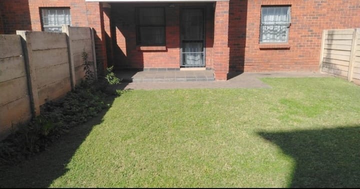 2 Bedroom Property for Sale in Montana Tuine Gauteng