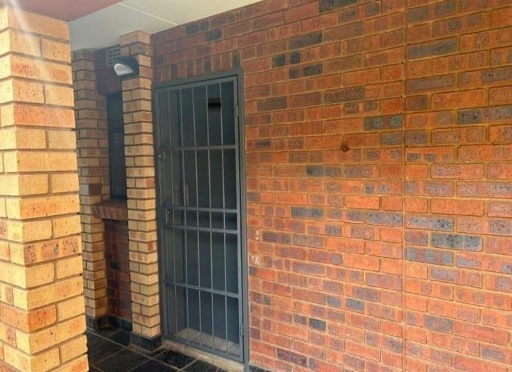 2 Bedroom Property for Sale in Montana Tuine Gauteng