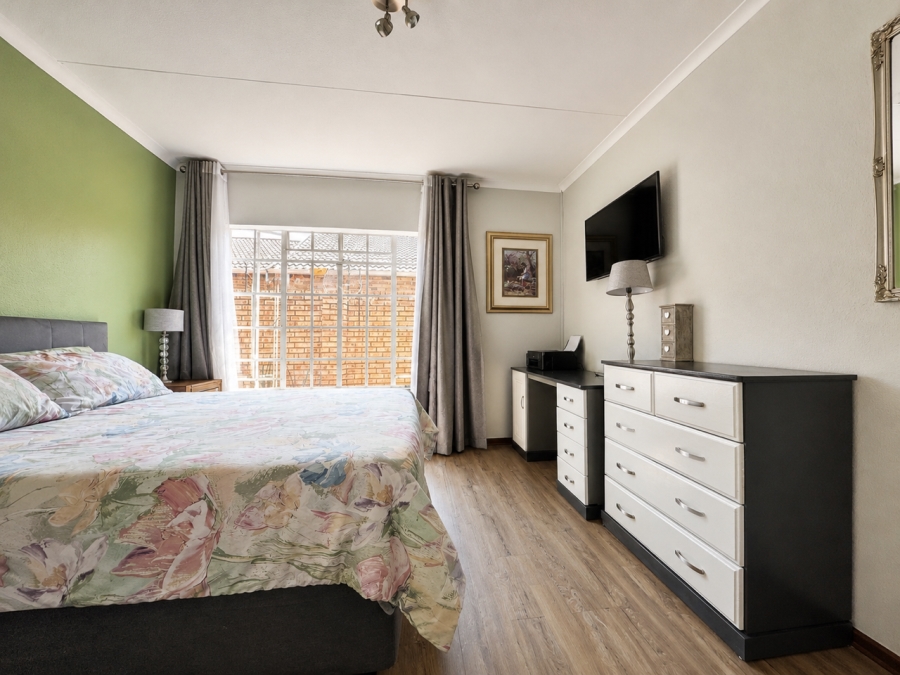3 Bedroom Property for Sale in New Redruth Gauteng