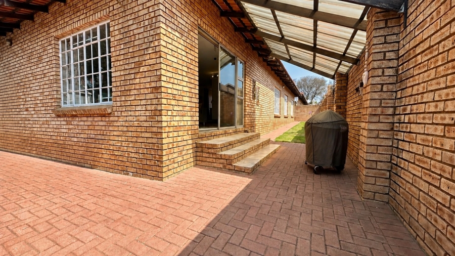 3 Bedroom Property for Sale in New Redruth Gauteng